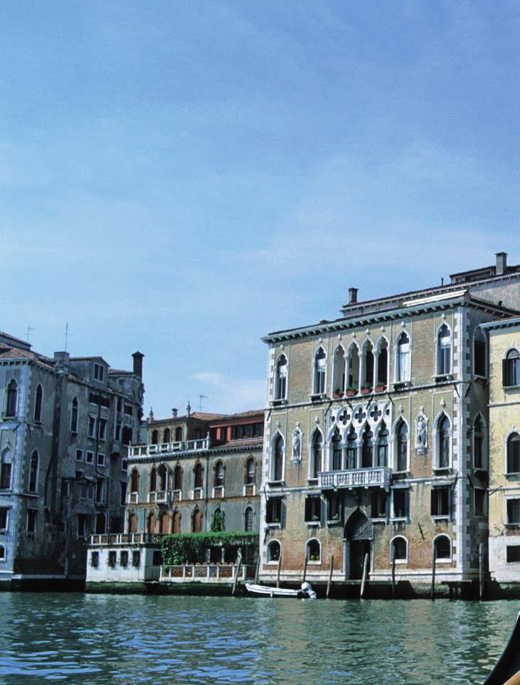 INLEIDING Venetië is een betoverende stad en het historische vlaggenschip van een grote vloot eilanden in de lagune.