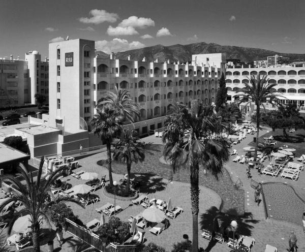 A5_zomer_2016_32_pg_Opmaak 1 26/01/16 17:56 Pagina 22 Spanje Torremolinos [26 C] Hotel Riu Costa Lago**** Beoordeling 8 21/09 05/10/2016 15 dagen all-in by Riu Populair hotel bij de Belgen!