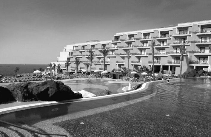 A5_zomer_2016_32_pg_Opmaak 1 26/01/16 17:56 Pagina 9 Tenerife Playa Paraiso [25 C] Clubhotel Riu Buena Vista 23/05 01/06/2016 Beoordeling 8.
