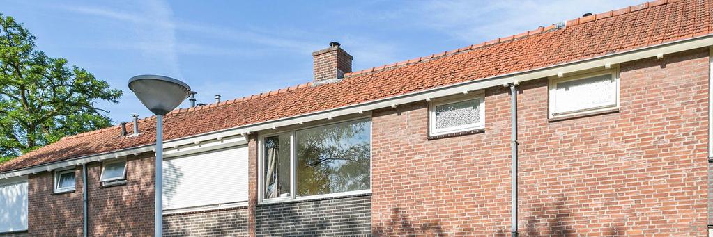 J.H. DE ROOYSTRAAT 6 - BEST Deze uitgebouwde tussenwoning met ruime garage/berging aan achterzijde is gelegen op zeer korte afstand van diverse goede voorzieningen als scholen, winkelcentrum