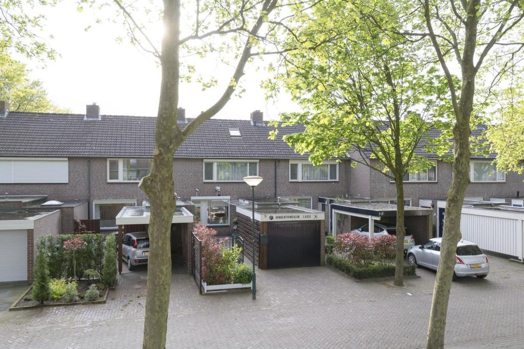 Bloemaartsbeemd 5 - Rijen Ruime rustig gelegen tussenwoning voorzien van 3 slaapkamers, garage, eigen oprit en achtertuin op het zuidwesten.