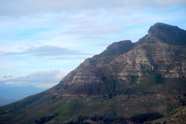 Toen we deze avond terug reden na ons bezoek aan de Tafelberg, was er een prachtige zonsondergang waar de Tafelberg ook