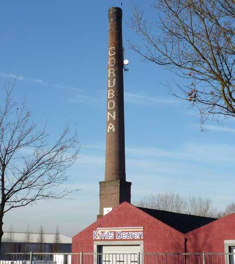 Bestaande schoorstenen van Sjang Geelen in beeld 101 1912 Nunhem - Steenfabriek CORUBONA Oorspronkelijke hoogte: 34 m Steentype: Rode baksteen en wit voor decoratie Monument: Gemeentelijk monument de