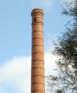 Bestaande schoorstenen van Sjang Geelen in beeld 119 1919 Olst - Steenfabriek Fortmond Oorspronkelijke hoogte: 45 m Steentype: Rode radiaalsteen Monument: Rijksmonument Al in de middeleeuwen vormden