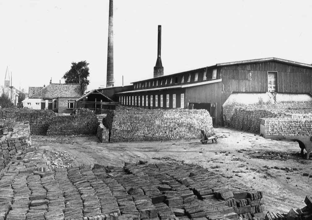 146 Verdwenen schoorstenen van Sjang Geelen in beeld 1911 Hengelo N.V. Steenfabriek Gebr.