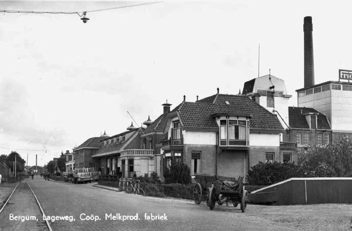 Verdwenen schoorstenen van Sjang Geelen in beeld 207 1929 Burgum Melkproductenfabriek Bergumerdam Oorspronkelijke hoogte: 35 m Gesloopt: onbekend In 1902 vond de oprichting plaats van de Coöp.