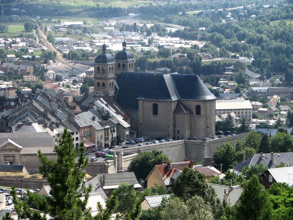Briançon Briançon is een gemeente in het Franse departement Hautes-Alpes (regio Provence-Alpes-Côte d Azur). De plaats maakt deel uit van het arrondissement Briançon.