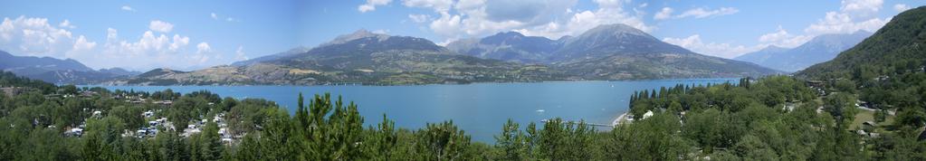 Lac de Serre-Ponçon Het Lac de Serre-Ponçon is een stuwmeer in de Franse Hautes-Alpes.