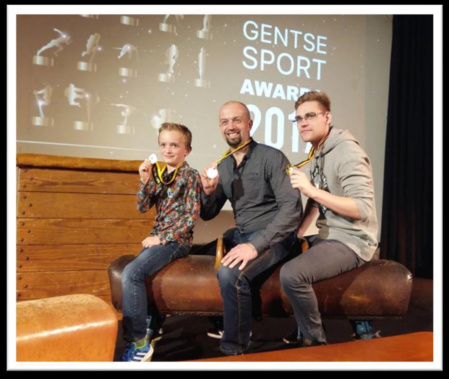 VZD Jaargang 37 nr 2 GENTSE SPORTAWARDS 2017 Vrijdag 17 Maart 2017, in de ArtCube te Gent Op de Gentse Sportawards worden elk jaar de laureaten gehuldigd van de Trofeeën voor Sportverdienste.