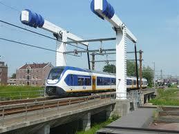 10d. Exploitatie, reiskosten Vlaardingen (globaal) Reizen naar centrum Rotterdam (geen overstap trein-metro) Reizen met voor/natransport regionaal vervoer (bus) Reductie reisproducten voor doelgroep