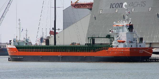 kranen aan boord met elk een hijscapaciteit van 80 ton, en een totaal capaciteit van bijna 15744 m³ of 658 TEU. (Bron: maritiem-officier.nl, foto: Spliethoff).