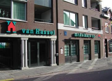 Ons kantoor Van Hassel ERA makelaars is een gerenommeerd middelgroot makelaarskantoor met een professionele reputatie.