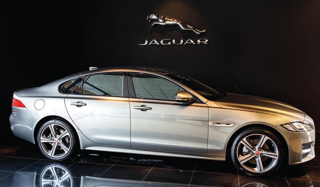 Dat doet Jaguar Land Rover niet alleen met hardware. De kwaliteit, exclusiviteit en luxe moet er van alle kanten vanaf stralen. Dus ook in de bediening van de klanten.