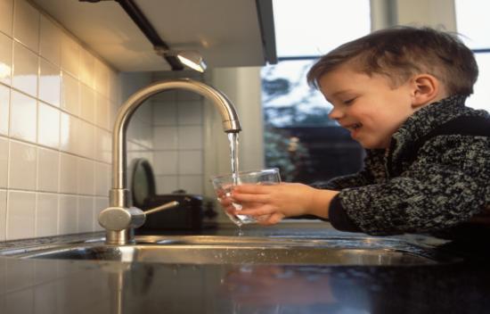 Hoofdstuk 2. Omgevingswaarden Omgevingswaarden voor lucht- en waterkwaliteit (w.o. zwem- en drinkwater): zelfde normen als voorheen Voornaamste veranderingen: Op