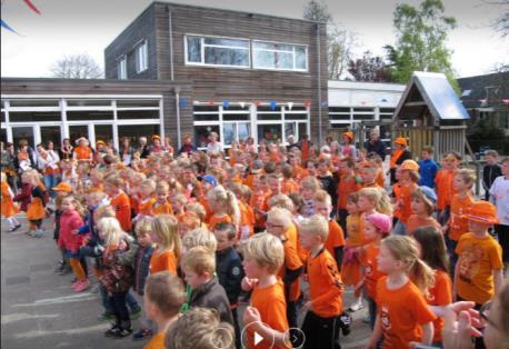 De dag begon voor de kinderen met een Koningsontbijt in de groep.