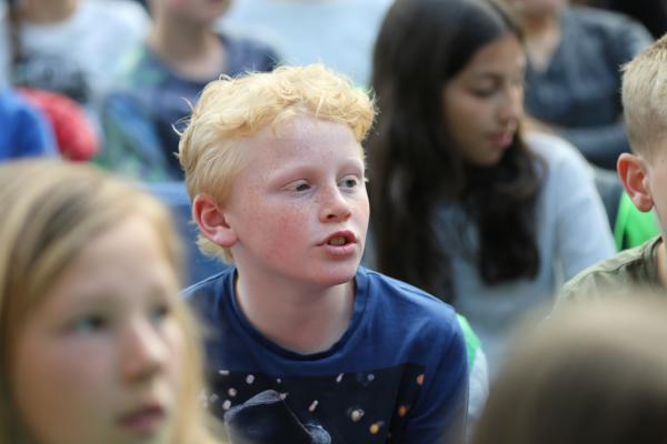 Onze stichting OOZ heeft een planning waar we binnen vallen, daarnaast willen we zoveel mogelijk overeen komen met de andere scholen in Lemelerveld, dat is voor het grootste gedeelte gelukt.