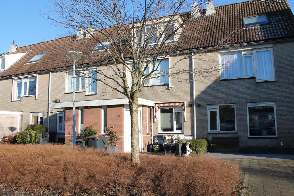 Buys Ballotstraat 47 Badhoevedorp In een rustige kindvriendelijke straat gelegen aan de achterzijde en (deels) de voorzijde UITGEBOUWDE tussenwoning voorzien van dakkapellen aan zowel de voor- als