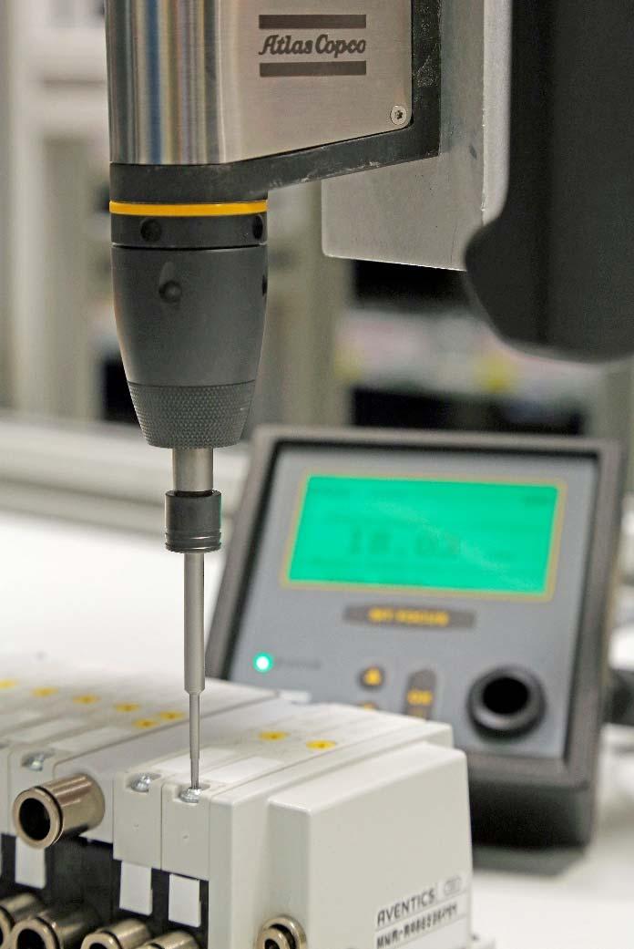 Procesveilige micromontage in de medische techniek 5/7 Niet meer dan 18 centi-newtonmeter, wat overeenkomt met 0,18 Nm, zo luidt de voorgeschreven koppel van Aventics zelf voor de montage van