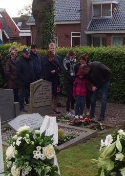 bloemen leggen de leden van het 4