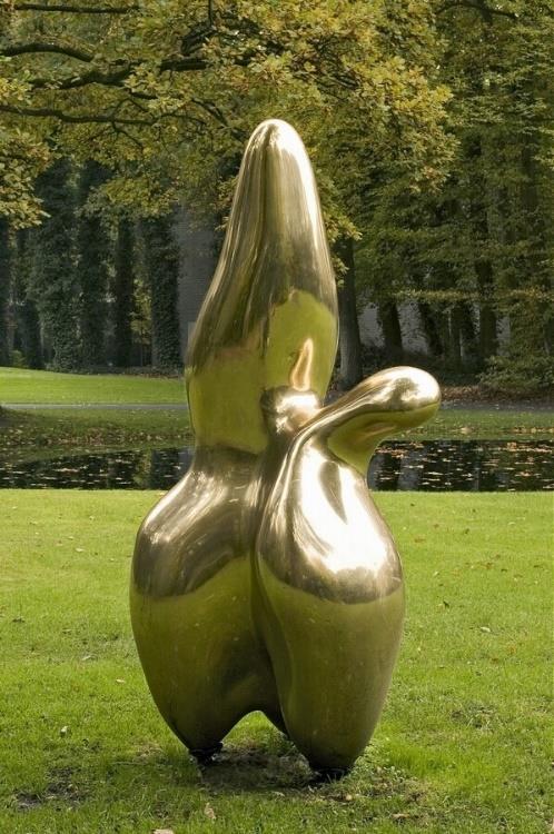 8 Woensdagochtend & woensdagmiddag Beeldhouwen & Boetseren Anjeliek Blaauw 7 juni vertel ik over de kunstenaar Jean Arp. Er is een speciale expositie van hem in het Kröller-Müller Museum.