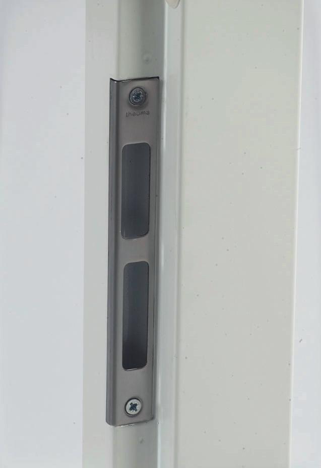 Beslag Scharnieren zie ook bladzijde 13 (stomp) en 20 (opdek) Sluitplaat Een sluitplaat in het kozijn dient om de schieter van het slot in te laten passen, zodat het deurblad in gesloten toestand kan