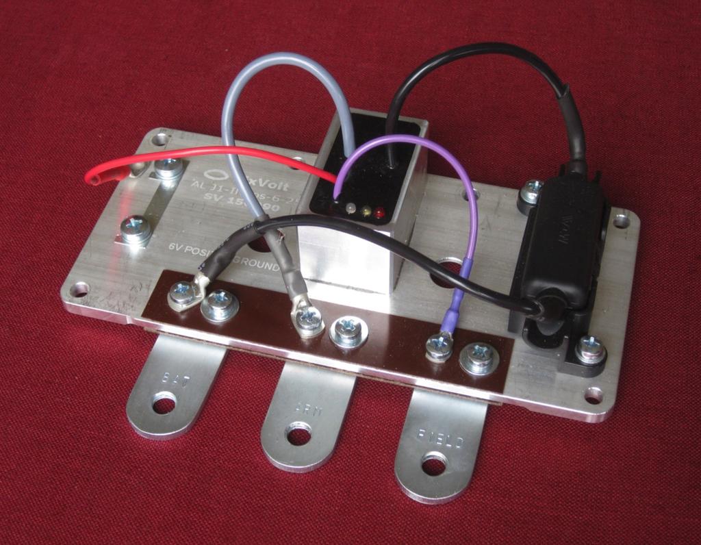 INLEIDING Deze handleiding beschrijft de inbouw van de SixVolt elektronische spanningsregelaar in de originele Auto-Lite behuizing en de aansluiting en ingebruikname in het voertuig.