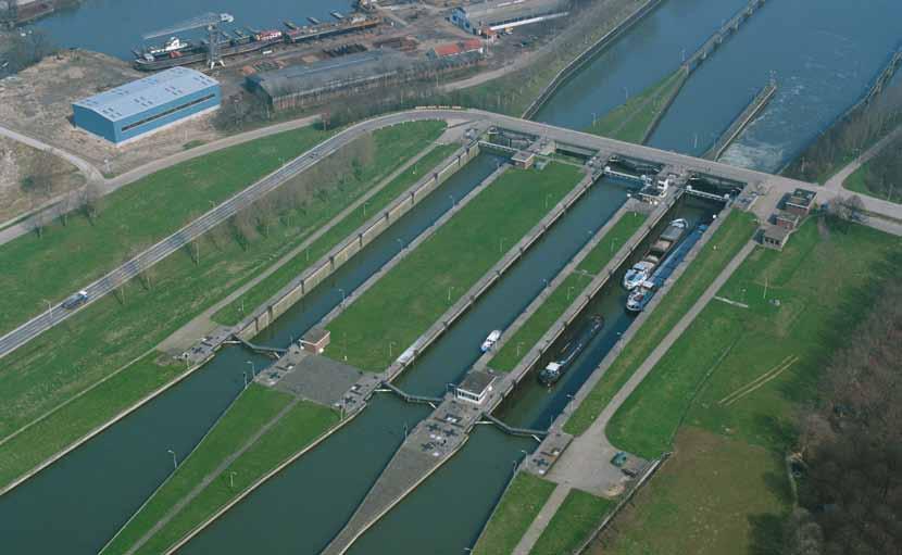 4.4a Knooppunt Maasbracht Op dit knooppunt komen de Maas, het Julianakanaal en het Kanaal Wessem-Nederweert bij elkaar.
