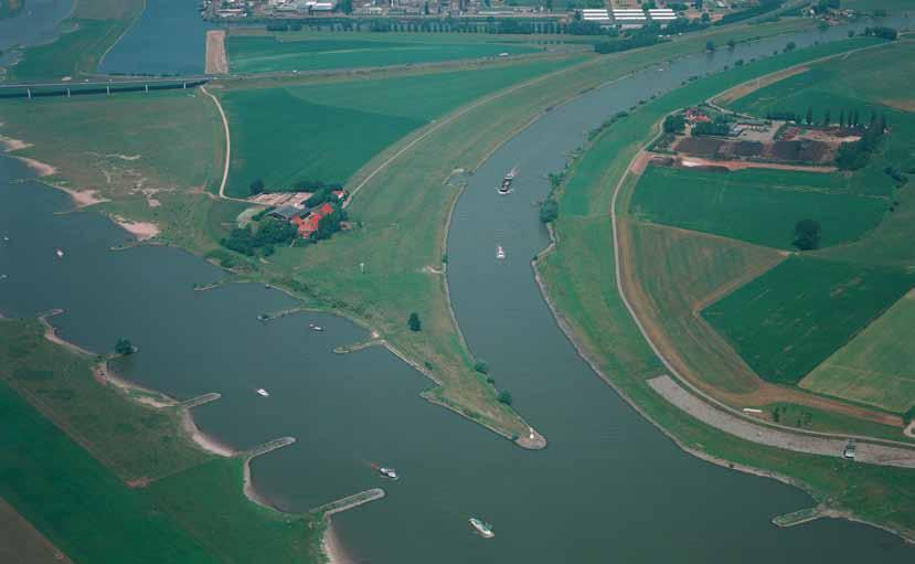 4.16 IJsselkop U vaart op de Neder-Rijn vanaf Arnhem en wilt de Gelderse IJssel op. Vaar dan eerst de IJsselkop ruim voorbij, zodat u goed over de Gelderse IJssel kunt kijken (open varen).