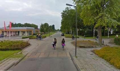 De Leidijk heeft ter hoogte van het huidige Babyplanet langsparkeervakken aan de westzijde van de weg. Aan de oostzijde geldt een parkeerverbod. Figuur 2. Wegprofiel Raai (bron: GoogleMaps) Figuur 3.