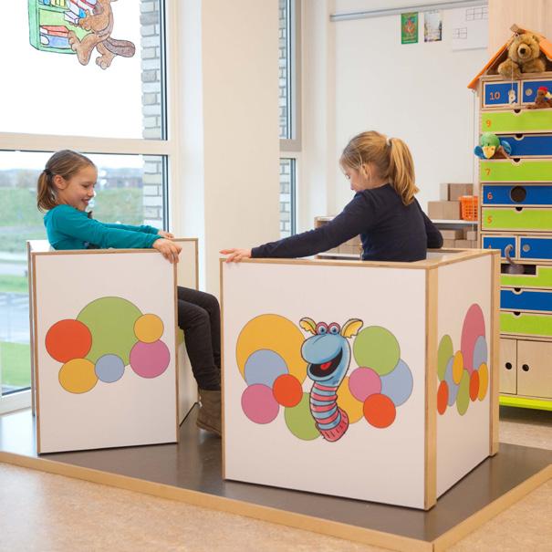 In onze klas staan ook 2 nieuwe draaistoelen: deze hebben we gekregen om te testen. Over 2 weken worden ze op de NOT (onderwijsbeurs) gepresenteerd!