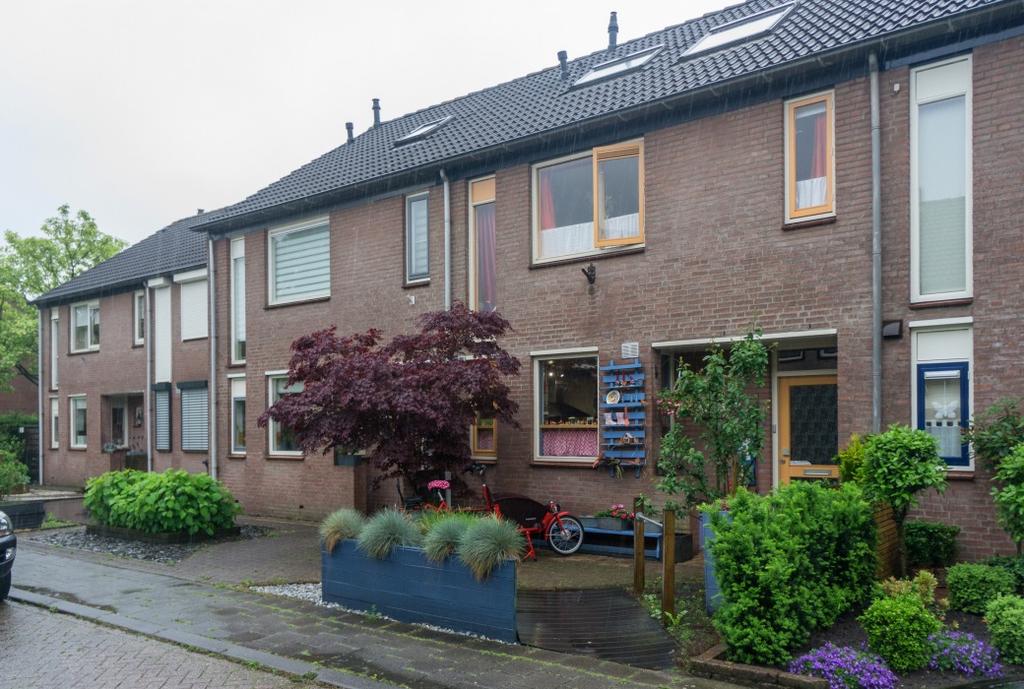 Particuliere woning in Etten-Leur S-ch-ngskosten inclusief subsidie, leges en btw zijn 75000,- per woning naar nul-op-de-meter inclusief maatwerk voor nieuwe keuken, toilet en entree.