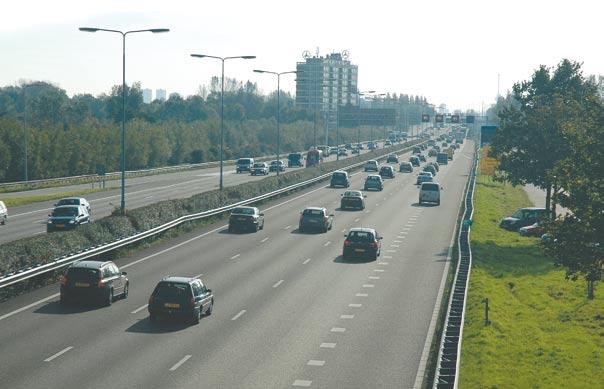 Wat is het probleem? In de Rotterdamse regio, op de A13 door Overschie en de A20 tussen het Kleinpolderplein en het Terbregseplein, zijn files aan de orde van de dag.