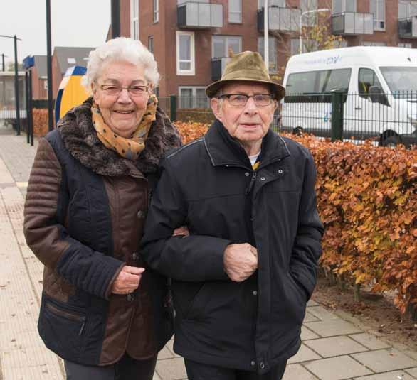 Meneer en mevrouw Stevering ZOOV is er voor iedereen Als het voor u niet mogelijk is om met eigen vervoer naar de plaats van bestemming te reizen, biedt ZOOV een passende oplossing.