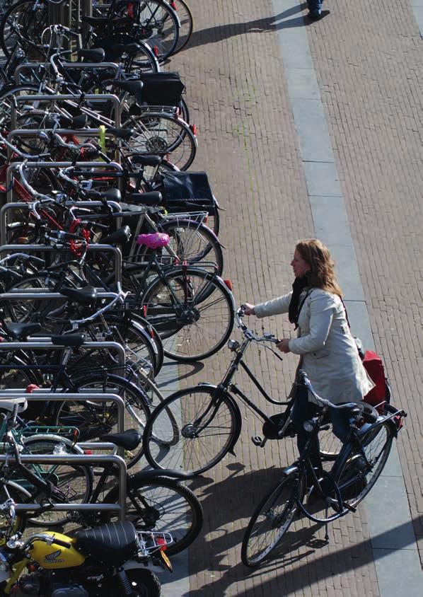 In het Kader Fietsparkeren Amsterdam staan de belangrijkste uitgangspunten van het fietsparkeerbeleid van de gemeente Amsterdam.