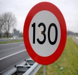 Personenauto s met een aanhangwagen mogen slechts 90 km/uur.