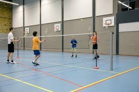 badminton. Hoe gebruiken ze een shuttle en welke spelregels gelden er bij badminton.