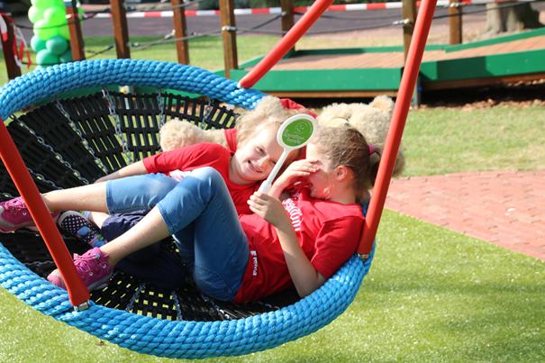 op NSGK (Nederlandse Stichting voor het Gehandicapte Kind) vindt dat kinderen met een handicap het recht hebben om in hun buurt veilig buiten te kunnen spelen, samen met andere kinderen.