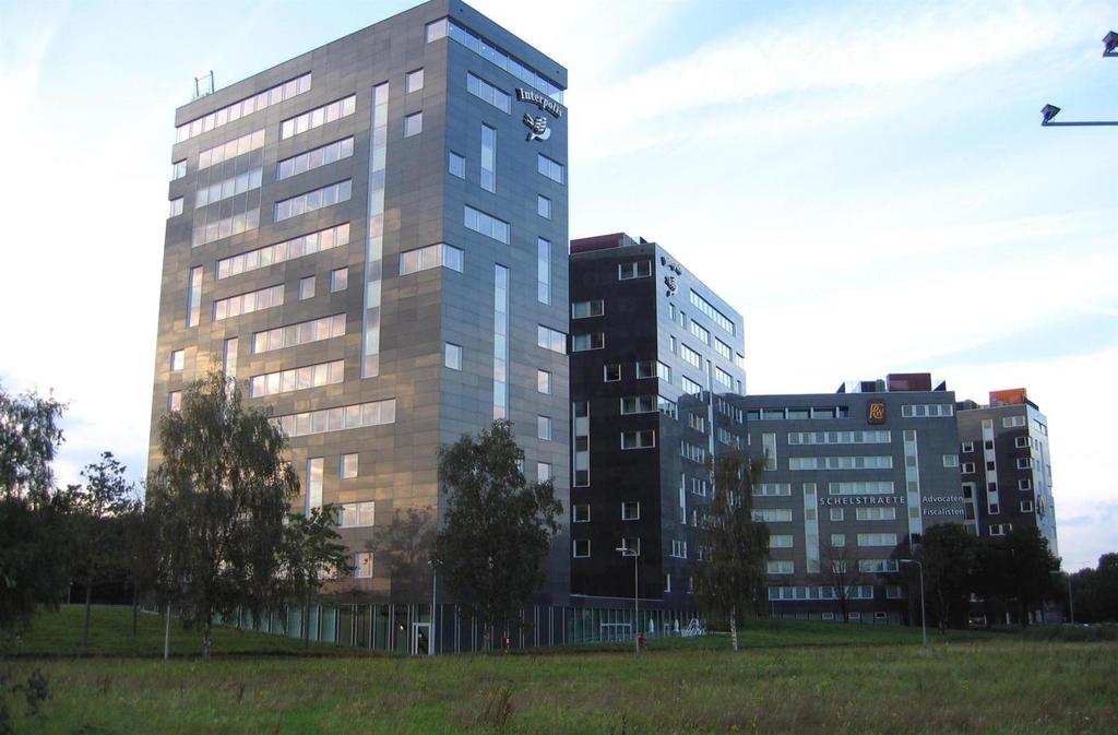 T e huur De kantoortorens zijn gelegen op bedrijventerrein 't Laar, direct aan de A58, en zijn in totaal circa 10.816 m² groot.