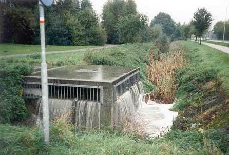 regenval kunnen de zuiveringsstations de toevoer niet