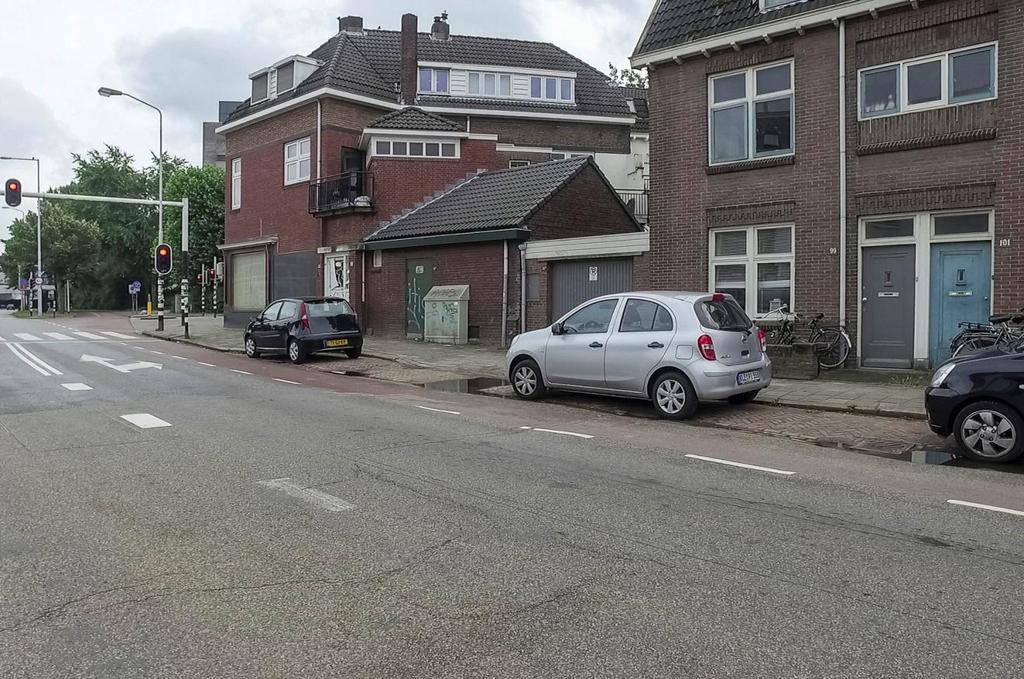 Nabij het stadscentrum en station van Nijmegen gelegen ruime, sfeervolle benedenwoning met voor- en achtertuin, ruime woonkamer, dichte keuken en royale badkamer.