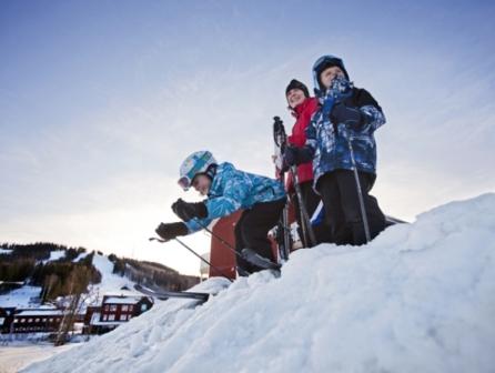 PRAKTISCH: Deze reis is geschikt voor iedereen met een normale fysieke conditie en eerdere ervaring met de beschreven winteractiviteiten is niet noodzakelijk.