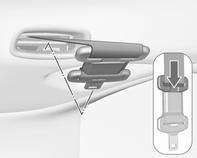 Stoelen, veiligheidssystemen 55 Steek deze in de houder van de veiligheidsgordel en laat hierbij de onderste slotplaat naar voren wijzen.