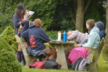 ! Een ding is zeker, ik ben het niet. Normaal gezien laat je je gsm best thuis, maar vandaag hebben we hem echt wel nodig.