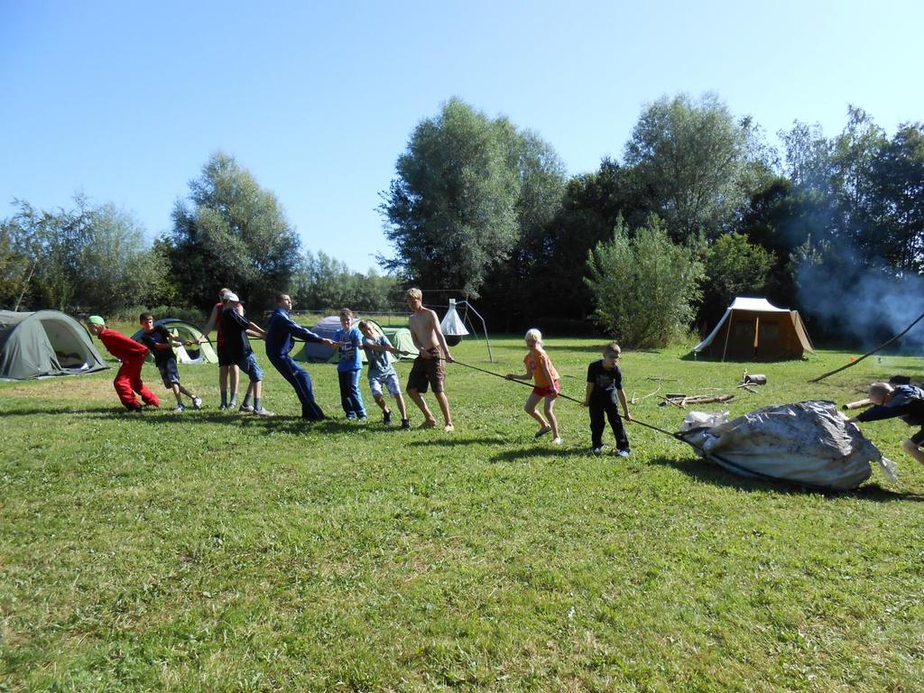 Het algemene beeld van het afgelopen jaar In het afgelopen jaar kwamen 8 kinderen/jongeren naar de boerderij voor dagbesteding, begeleid werk en arbeidstoewijding.