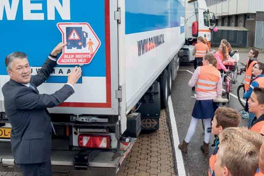 Ziet de vrachtwagenchauffeur jou? Aan de Lorentzstraat in Ede is een speciale spiegelafstelplek voor vrachtwagenchauffeurs. Want chauffeurs zien fietsers niet altijd vanuit de vrachtwagen.