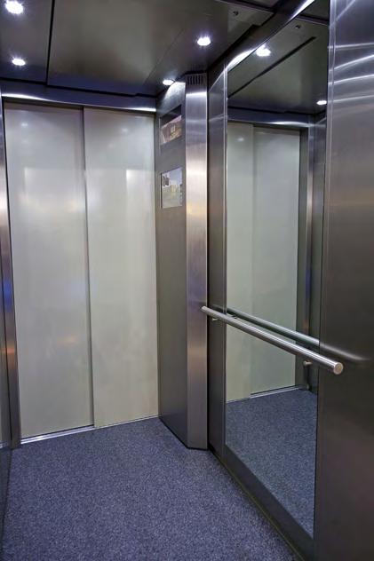 Tijdelijke personenlift RECO IM MATERIEEL RECO-Lift - PPE Uniek gepatenteerd systeem van onze tijdelijke liften, omvat de combinatie van een: Flexibele en modulaire bouwwijze Slechts 25 Amp