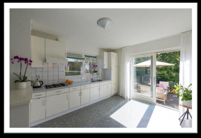 Keuken Ruime, lichte open woonkeuken met schuifpui naar het zonnige terras.
