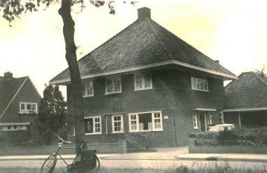 274 Redengevende omschrijving: De woning is in 1930 gebouwd door architect G.
