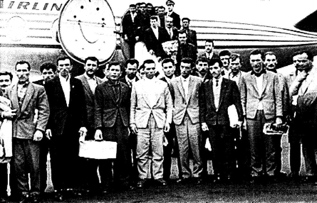 Opgave 18 Turkse mannen arriveren op Schiphol, 1964. In de jaren 60 van de vorige eeuw kwamen veel Mannen uit Turkije naar Nederland Waarom kwamen ze hier?