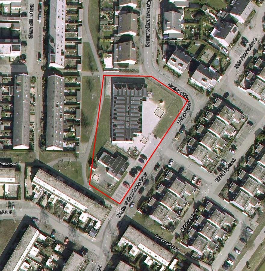 1 Inleiding 1.1 Inleiding Aan de Dr. Willem Dreessingel te Arnhem, gemeente Arnhem, wordt een plan ontwikkeld voor de bouw van 12 woningen. Voorheen was op deze locatie een school gevestigd.